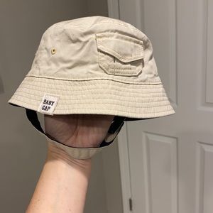 Baby Gapy reversible bucket hat